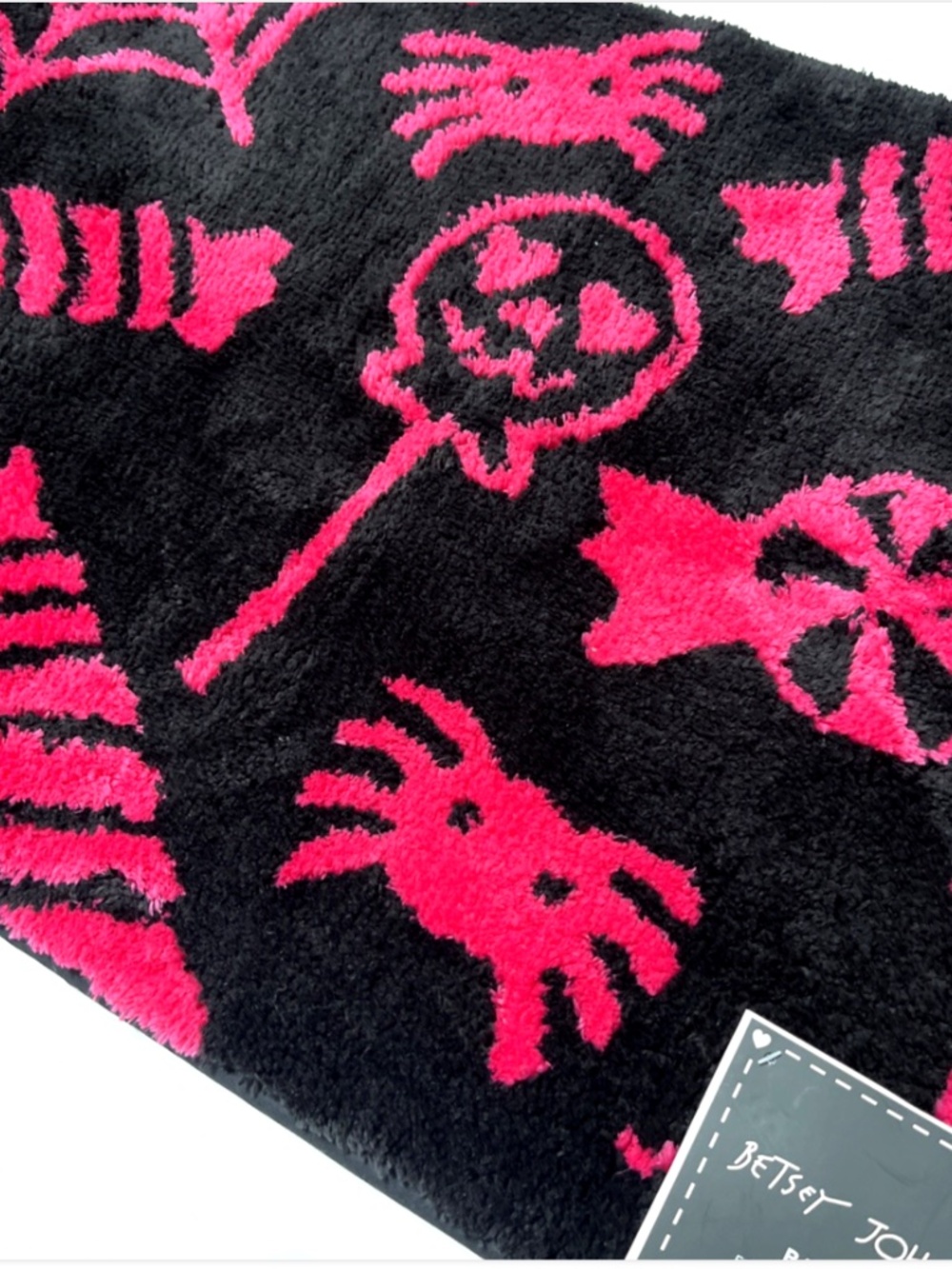 Betsey Johnson Halloween Bath Rug Pink Black Spider Candy 20x32 NWT - Picture 5 of 5
